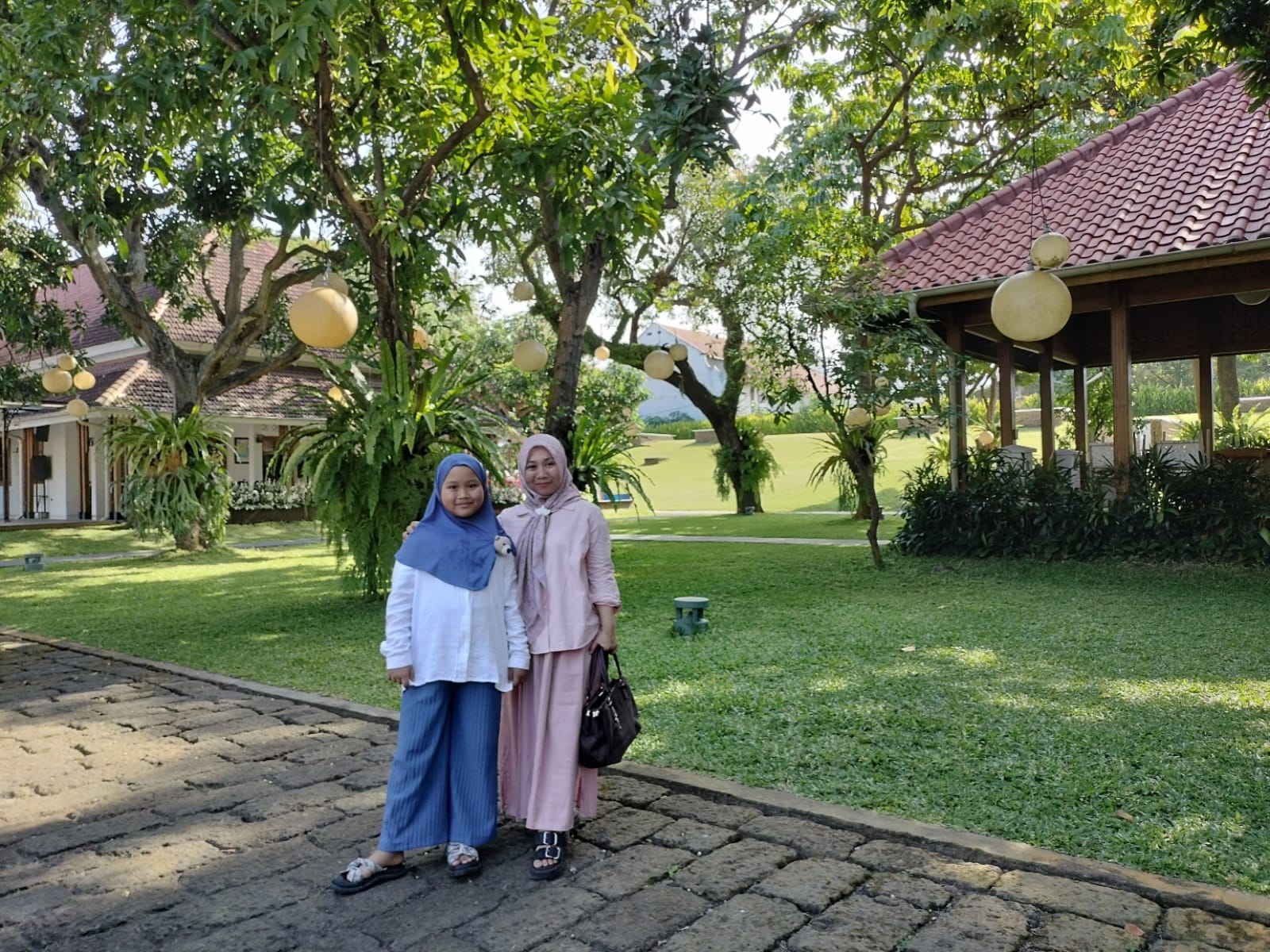 KALI KEDUA : Ibu dan Anak, Avilia dan Nila langsung mendaftar Liga Puisi #4. Hal ini menandakan cintanya pada sastra
