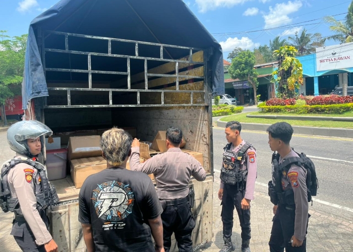 Polresta Banyuwangi gagalkan pengiriman 1.800 botol arak ilegal.