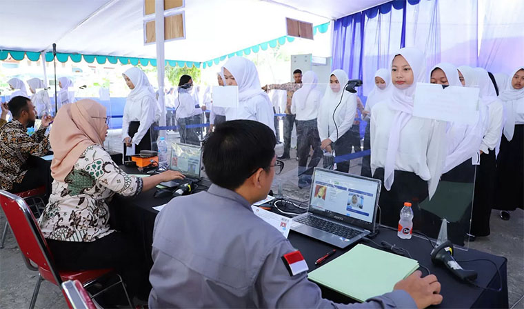 ILUSTRASI para peserta CPNS dan PPPK diverifikasi satu persatu.
