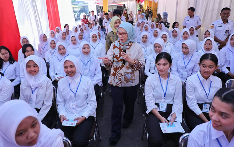 Menteri PANRB Rini Widyantini saat meninjau seleksi CPNS dan atau sekolah kedinasan, beberapa waktu lalu.