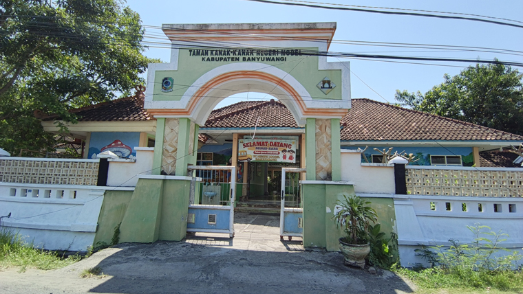 Gedung TKN Model Banyuwangi, salah satu dari dua PAUD berstatus negeri di Bumi Blambangan. Pemkab mulai melakukan langkah untuk menambah guru ASN melalui perubahan status PAUD swasta menjadi negeri.
