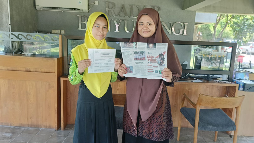 SUDAH MENDAFTAR: Empat siswa dan satu guru MTsN 1 Banyuwangi siap bertanding pada Liga Puisi #4.