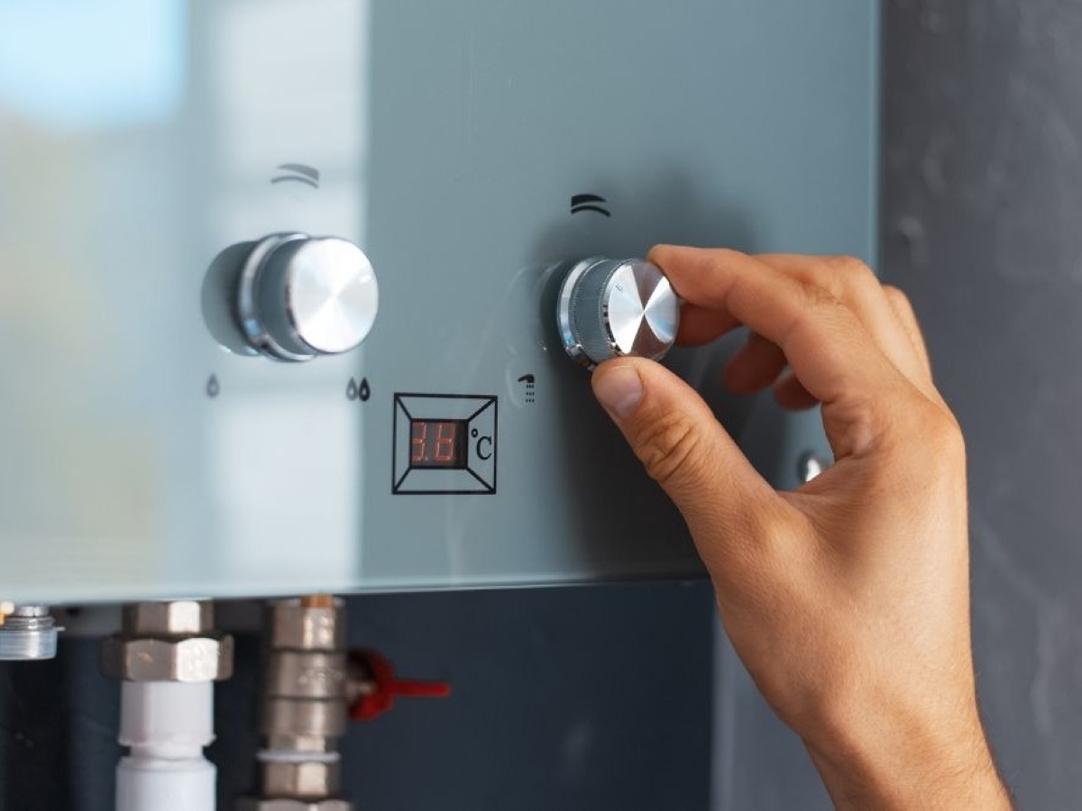 Pengantin baru tewas akibat diduga keracunan gas water heater di penginapan glamping.