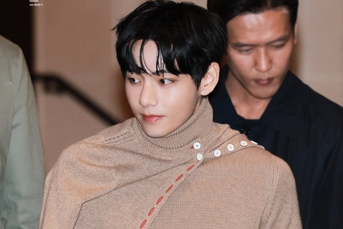 Busana klasik-modern V BTS untuk CELINE disebut definisi baru gentleman Korea di dunia mode.