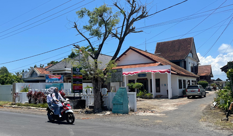 Puskesmas Temborejo yang dulunya merupakan tempat lokalisasi, kini disulap menjadi layanan kesehatan yang serba lengkap.