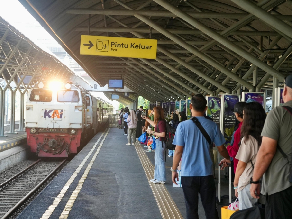 KAI Daop 8 Surabaya catat 9 juta pelanggan hingga September 2025.