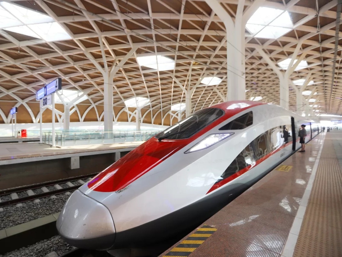 Pemerintah mencari solusi bayar utang proyek kereta cepat Whoosh tanpa APBN.