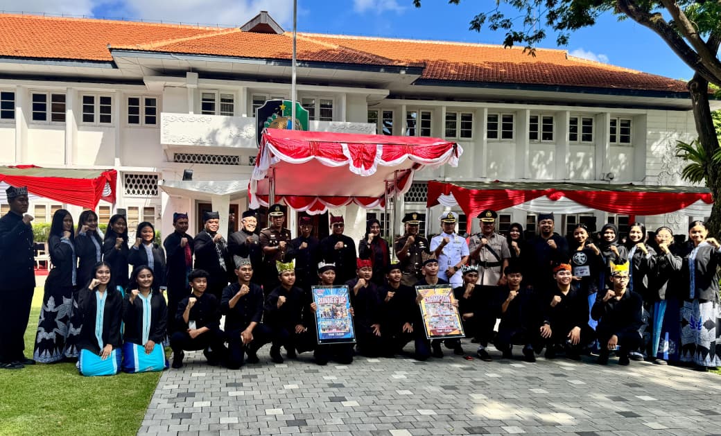 Tim Basket SMAN 1 Glagah diundang Bupati Ipuk FIestiandani ke Kantor Pemkab Banyuwangi.
