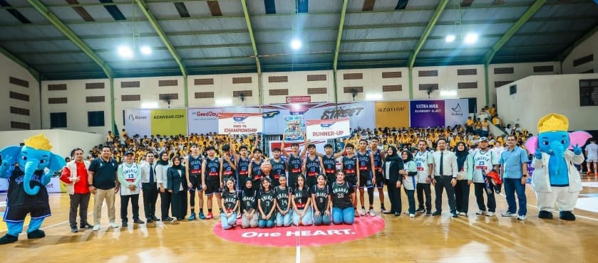 Tim Basket Putra SMAN 1 Glagah Banyuwangi finis sebagai runner up.