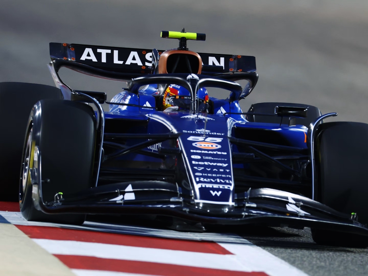 Pembalap F1 Carlos Sainz mengkritik kamera yang kerap menyorot selebriti.