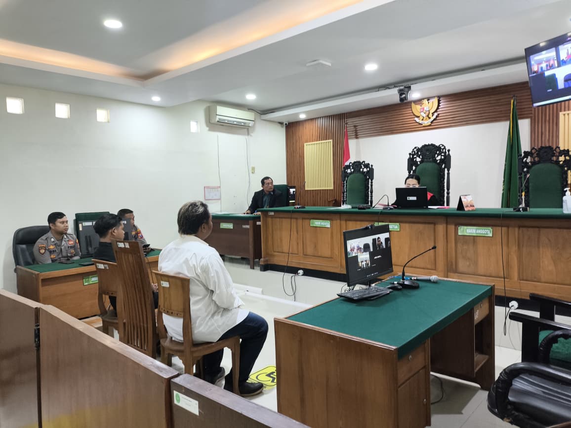 Polresta Banyuwangi gelar sidang Tipiring dua pelaku miras ilegal.