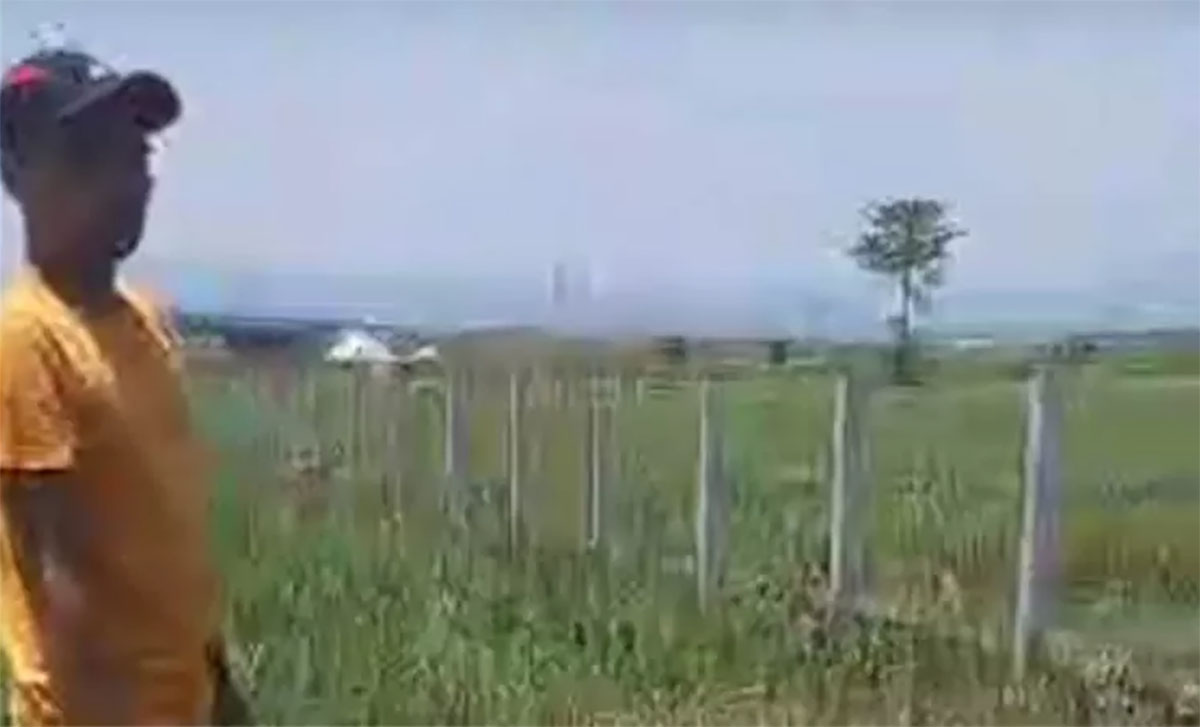 Cuplikan video patok di lokasi lahan proyek tol Probowangi yang disebut penyerobotan.