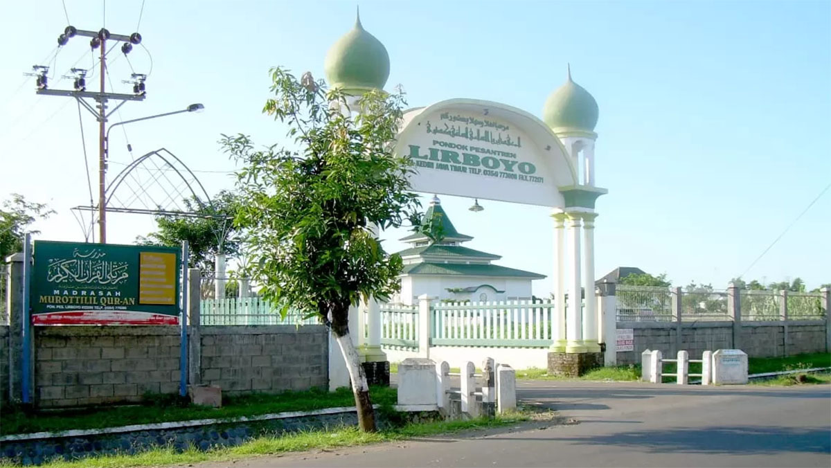 Pintu gerbang Pondok Pesantren Lirboyo Kediri Jawa Timur.