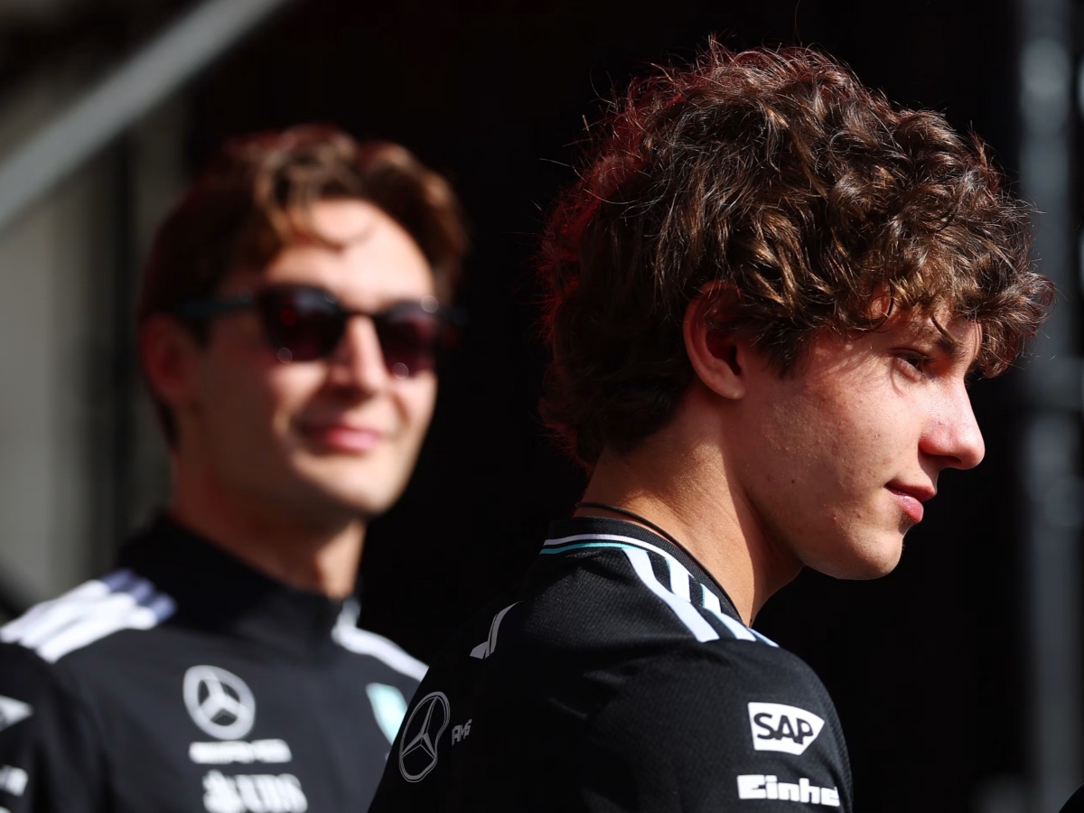 Mercedes konfirmasi George Russell dan Kimi Antonelli sebagai pembalap utama F1 2026.