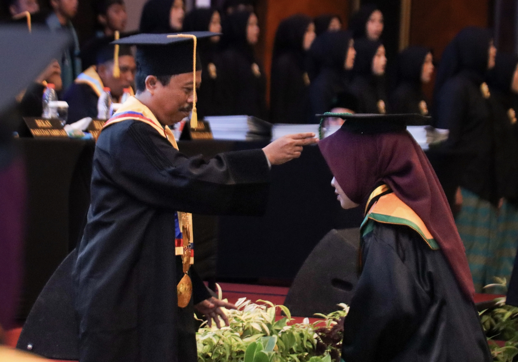 Prosesi wisuda ratusan sarjana Universitas Ibrahimy Genteng Banyuwangi.