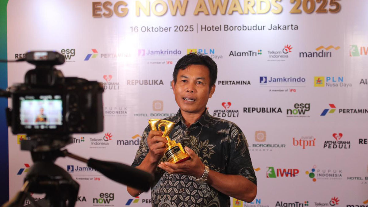 BNI raih Green Warrior Award 2025 lewat program regenerasi hutan mangrove di Teluk Pangpang, Banyuwangi, tingkatkan kesejahteraan nelayan.