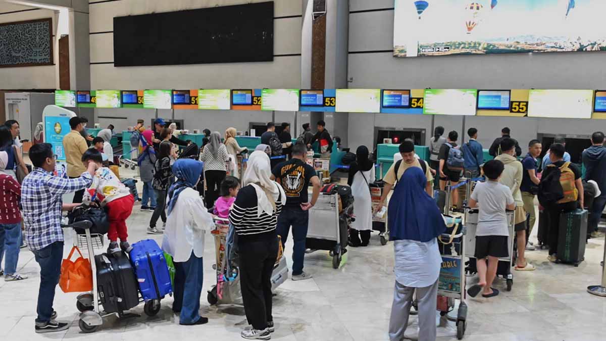 Kemenhub menyiapkan diskon tiket pesawat menghadapi libur Nataru 2025. Tiket bisa dibeli mulai 22 Oktober 2025.
