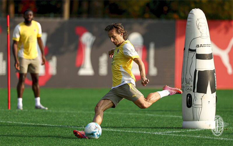 ANDALAN: Luka Modric akan jadi motor serangan AC Milan saat menjamu Fiorentina