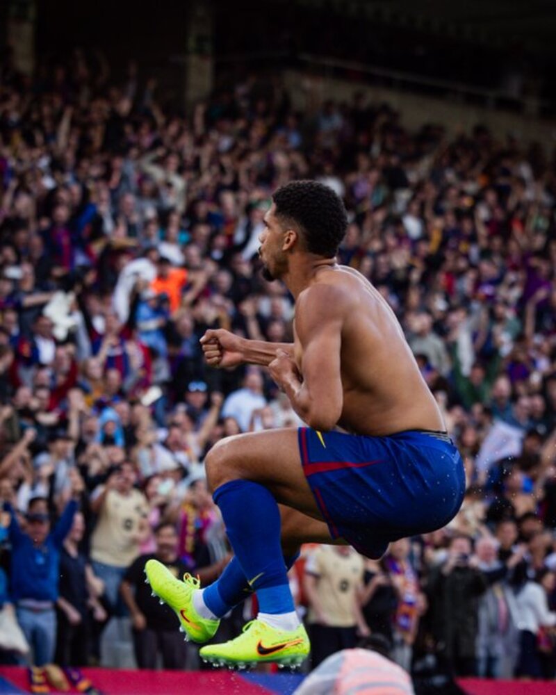 GOL TELAT: Gol Ronald Araujo bawa Barcelona puncaki klasemen La Liga