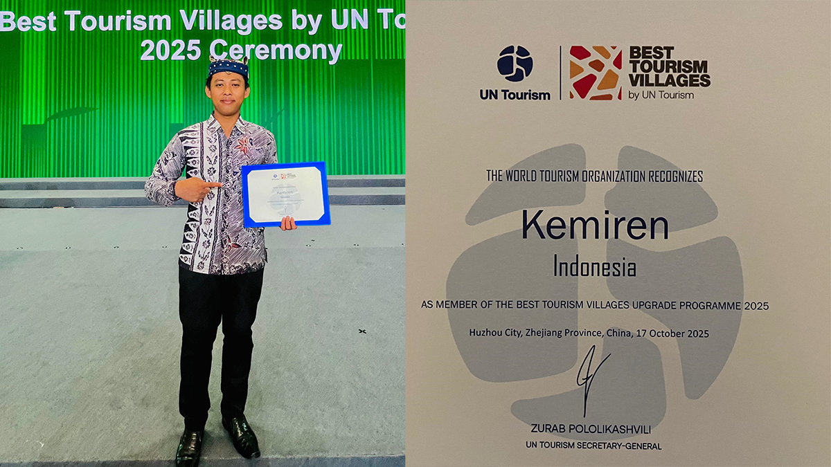 Perwakilan Desa Kemiren Muhamad Nanda Al Hakim Akbar menunjukkan sertifikat The Best Tourism Villages Upgrade Programme 2025 dari (UN Tourism di Huzhou, Tiongkok, Jumat (17/10).