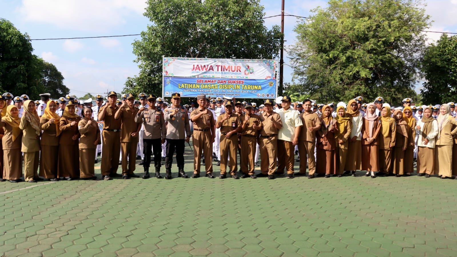 Kapolresta Banyuwangi ajak pelajar SMKN 1 Glagah wujudkan generasi emas 2045.