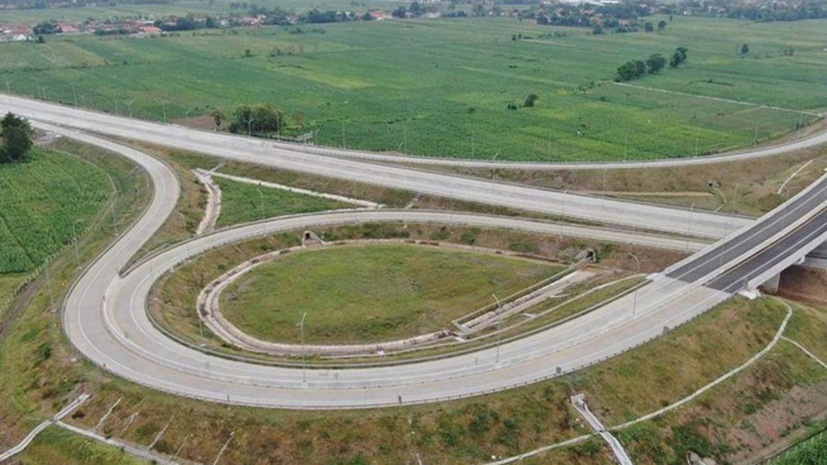 Ruas tol Probowangi dari Kraksaan ke Paiton kini bisa ditempuh hanya 10 menit.