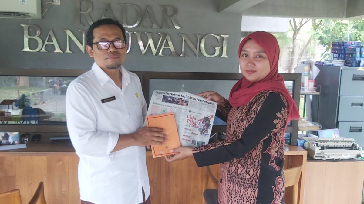 Perwakilan SMPN 1 Glagah mendaftarkan 1 guru dan 3 siswa sebagai peserta Liga Puisi #4 di Grha Pena Banyuwangi.