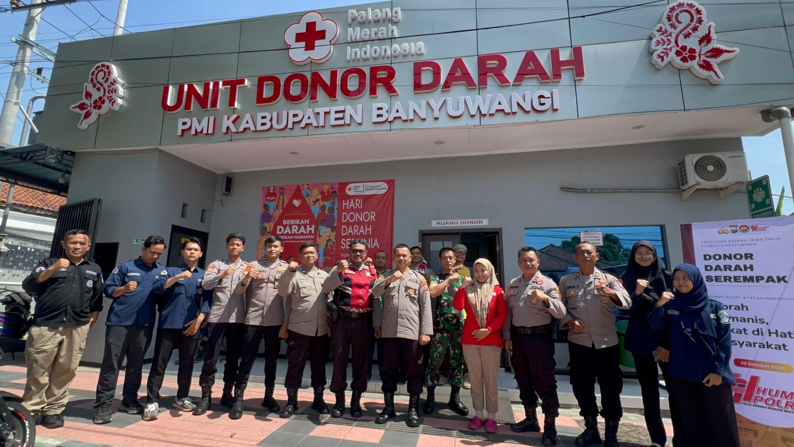 Polresta Banyuwangi gelar donor darah peringati Hari Jadi Humas Polri ke-74.