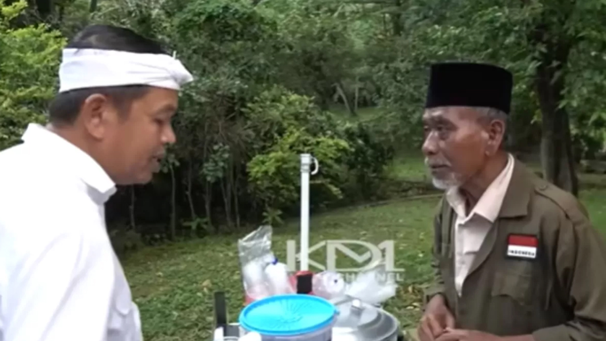 Gubernur Jawa Barat Dedi Mulyadi saat bertemu dengan Nanang penjual es cincau asal Bogor beberapa waktu lalu.