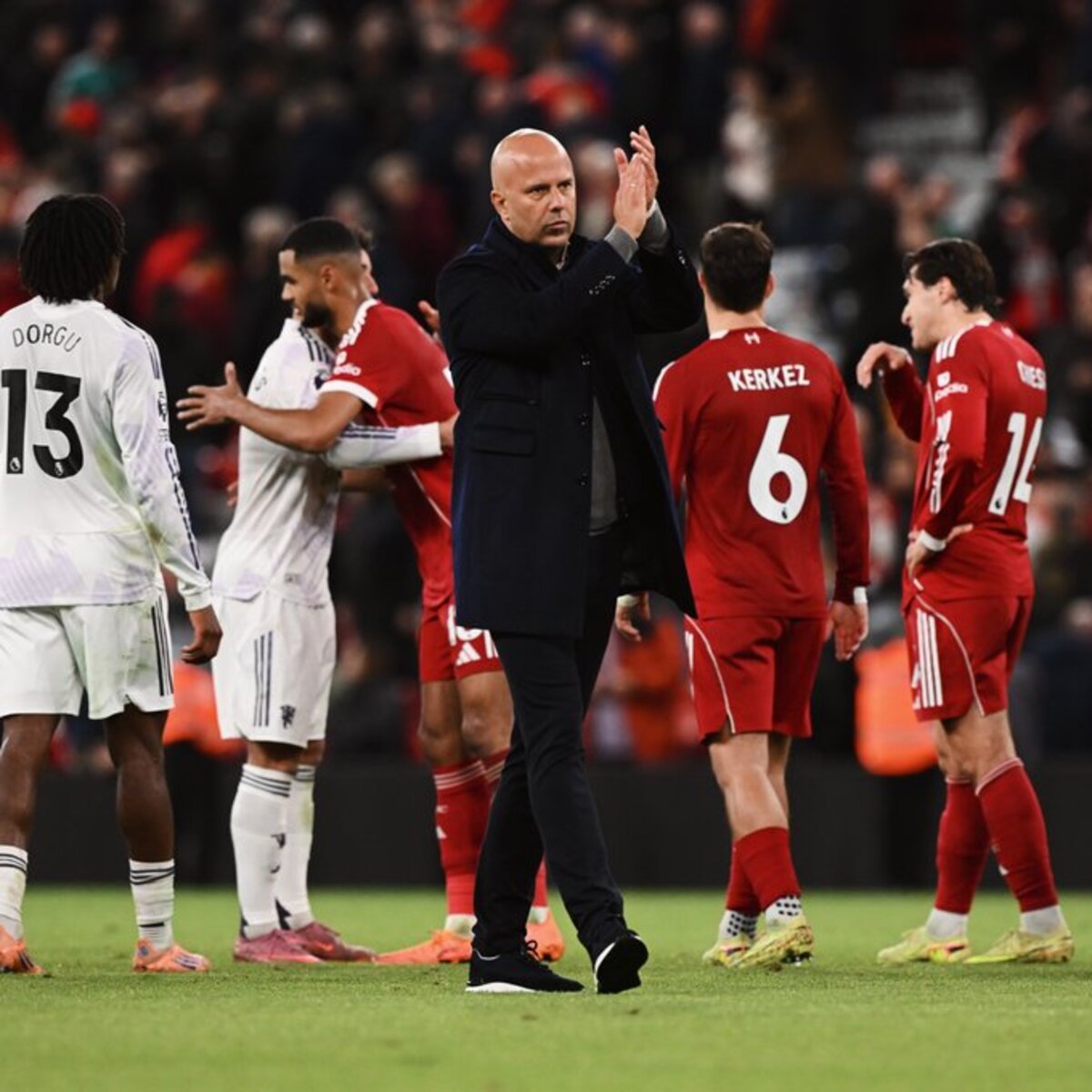 MISI BERAT: Arne Slot punya tugas berat mengakhiri tren buruk Liverpool