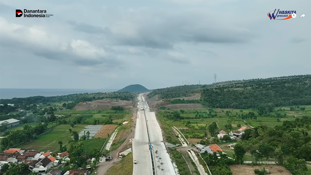 Pembangunan Tol Probowangi paket 3 di Besuki Situbondo telah memasuki tahap finishing.