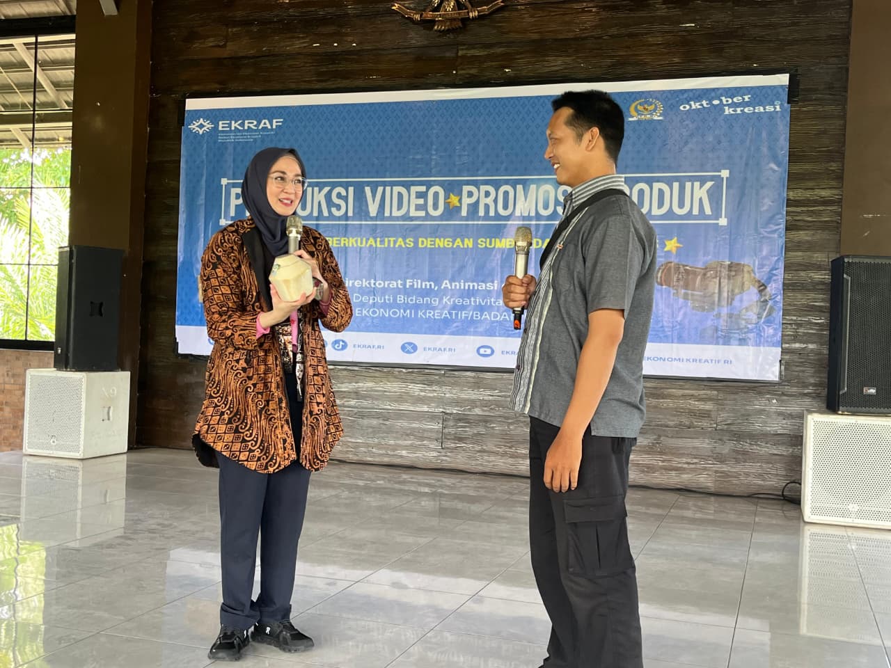 Dina Lorenza dorong UMKM Banyuwangi tingkatkan literasi digital dan promosi kreatif.