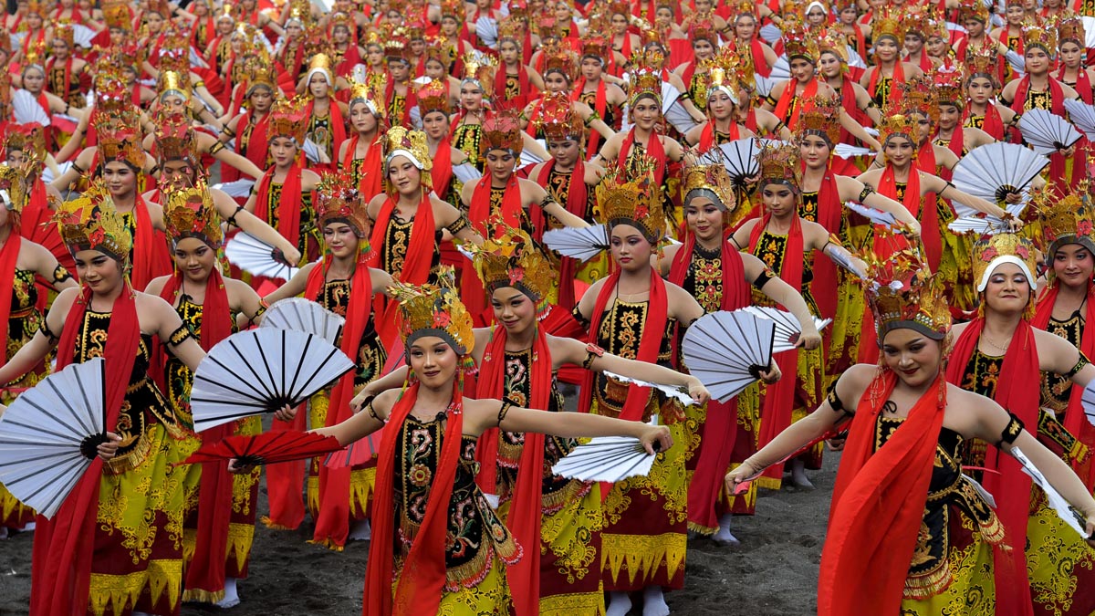 Festival Gandrung Sewu 2025 di Banyuwangi tampil megah, libatkan 1.300 penari dan sukses raih penghargaan KEN Kemenparekraf.