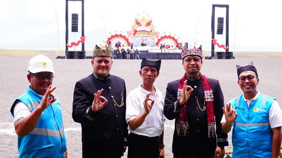 Partisipasi PLN dalam kegiatan budaya daerah merupakan bentuk sinergi antara pelayanan publik dan pelestarian tradisi lokal.