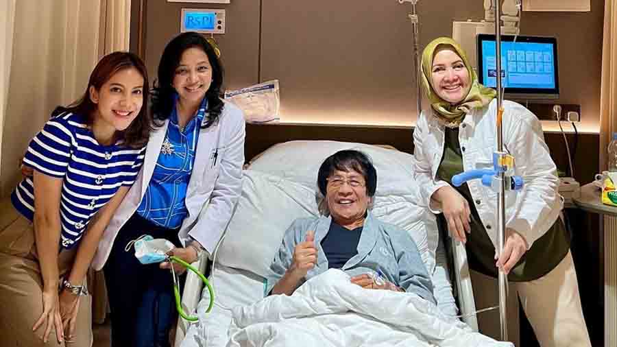 Seto Mulyadi dirawat di rumah sakit karena mengalami stroke ringan.