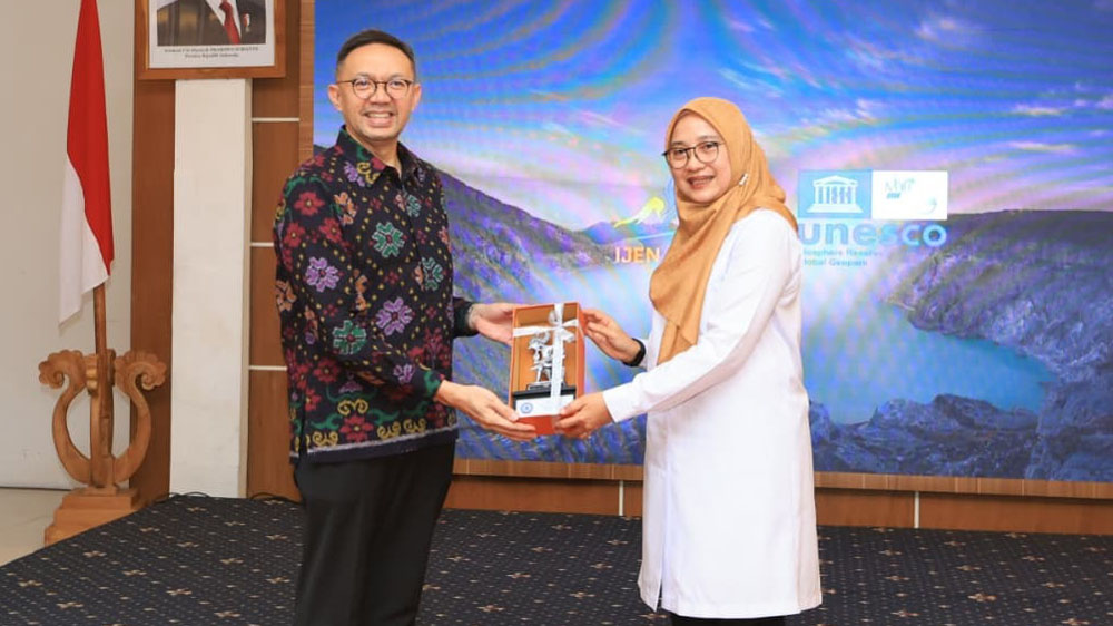 Direktur Sesdilu Kemenlu RI Tubagus Edwin Suchranudin bertemu Bupati Banyuwangi Ipuk Fiestiandani di Kantor Pemkab Banyuwangi, Rabu (29/10).