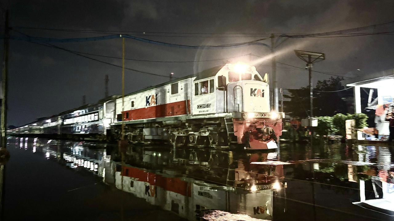 KAI Daop 4 Semarang berhasil normalisasi jalur rel kereta api Semarang Tawang&ndash;Alastua pascabanjir.