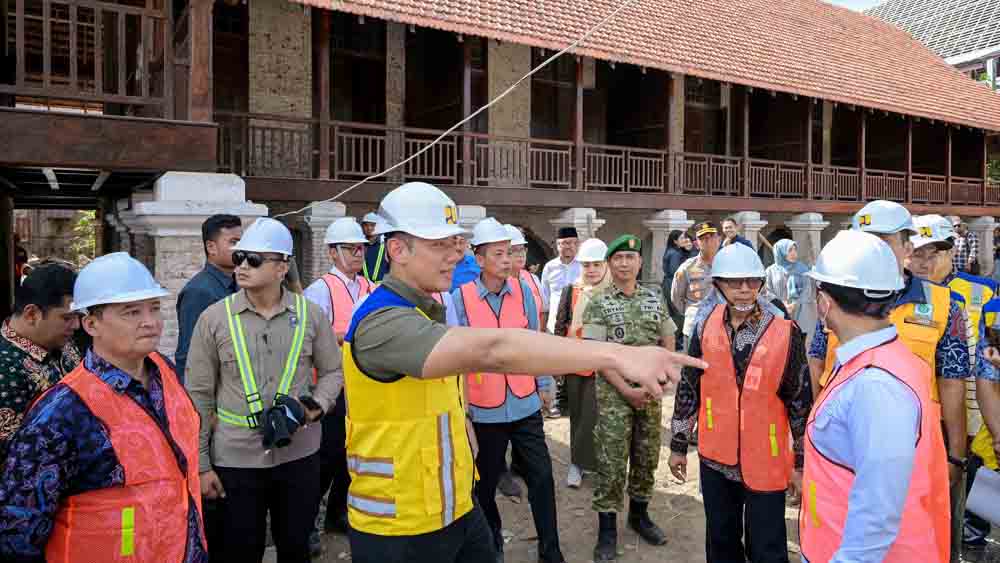 TINGGAL FINISHING: Revitalisasi Gedung Inggrisan terus dikebut. Bangunan lama tetap dipertahankan karena masuk dalam cagar budaya.