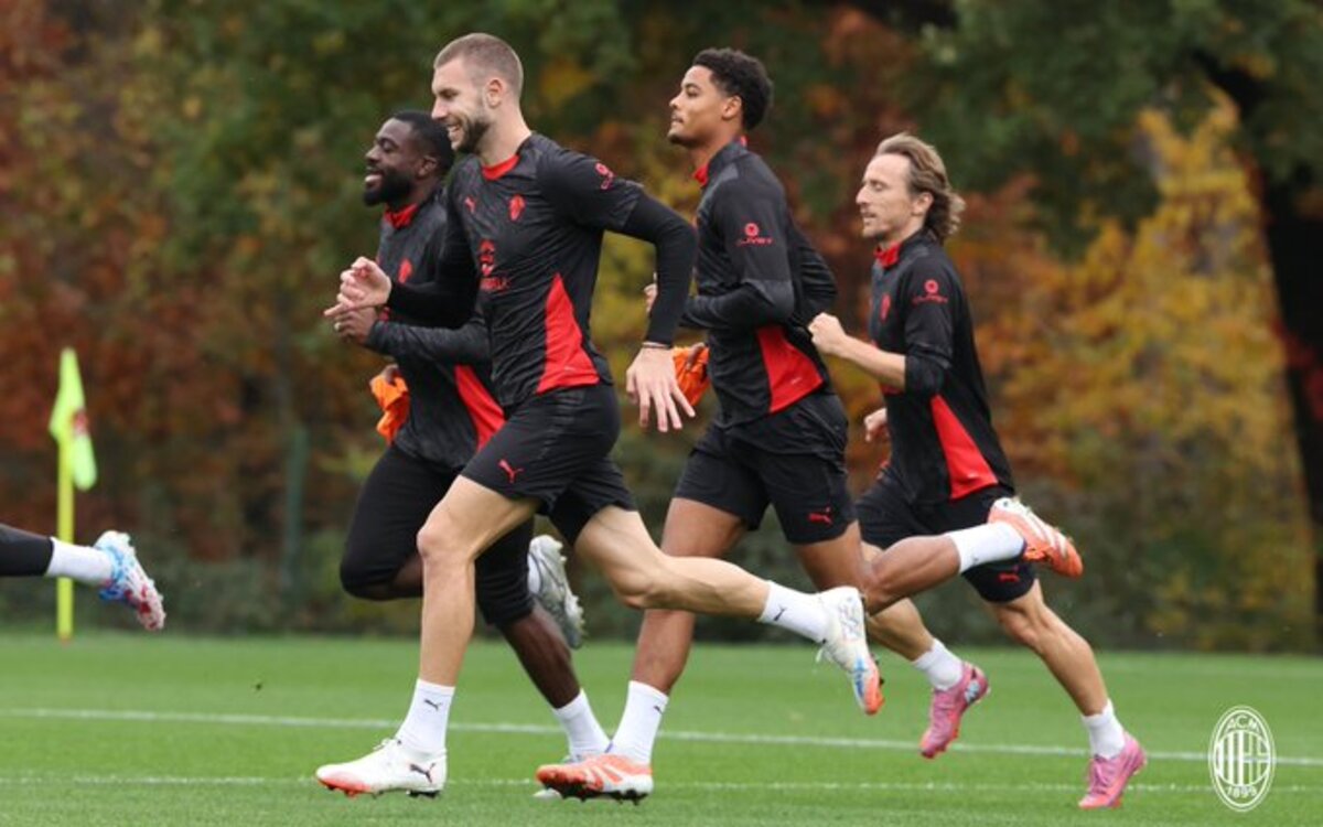 TEMBUS PUNCAK: AC Milan akan menjamu AS Roma dalam lanjutan Serie A di San Siro