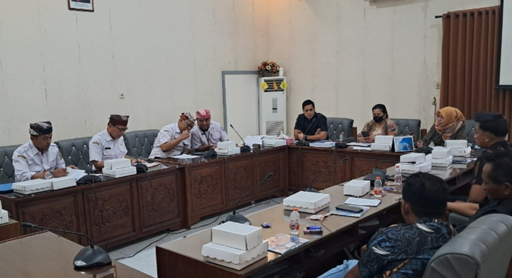 KEUANGAN DAERAH: Komisi I DPRD menggelar rapat bersama SKPD mitra kerja membahas rancangan APBD 2026 pada Jumat (31/10).