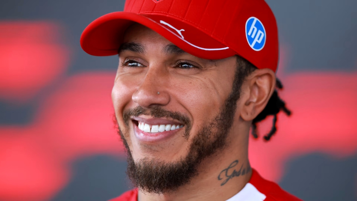 Jacques Villeneuve menilai Lewis Hamilton kini menunjukkan rasa hormat pada Max Verstappen.