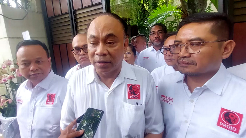 Ketua Umum Projo Budi Arie Setiadi usai bersilaturahmi ke kediaman Presiden ke-7 RI, Joko Widodo, Jumat (24/10) siang.