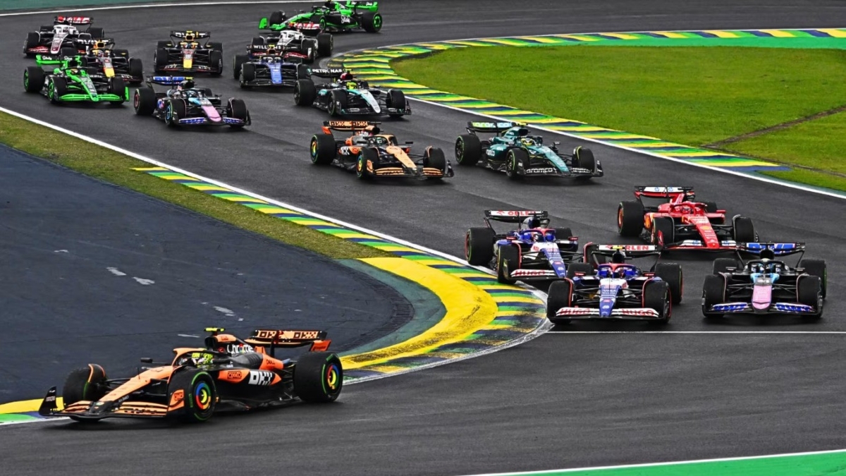 FIA dan Pirelli pertimbangkan aturan dua pitstop wajib di F1.