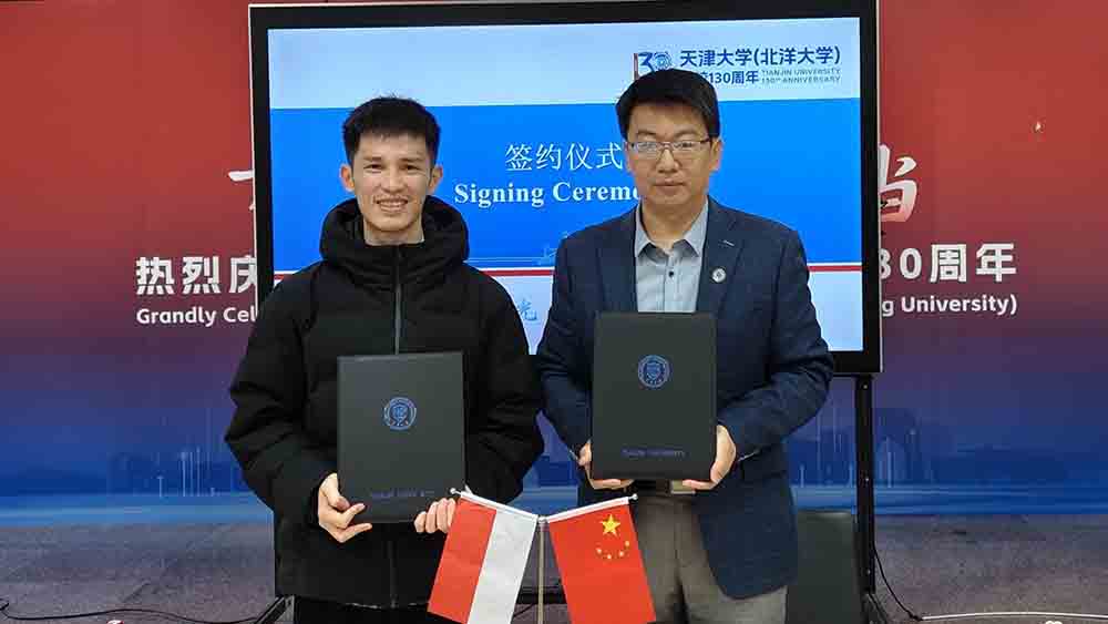 MOU: Perwakilan SMAK Santo Paulus Jember (kiri) menjalin kerjasama dengan Tianjin University dan Beijing Institute of Technology.