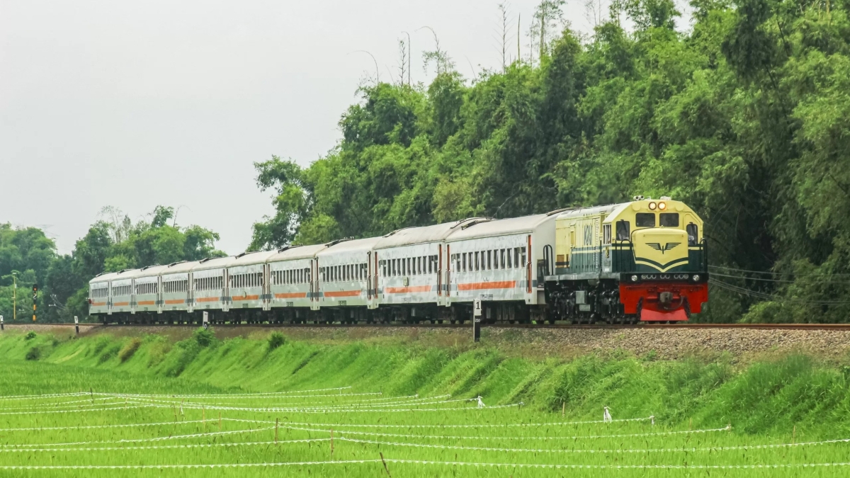 KAI Daop 7 Madiun sesuaikan jadwal dan pola perjalanan kereta api mulai 1 Desember 2025.