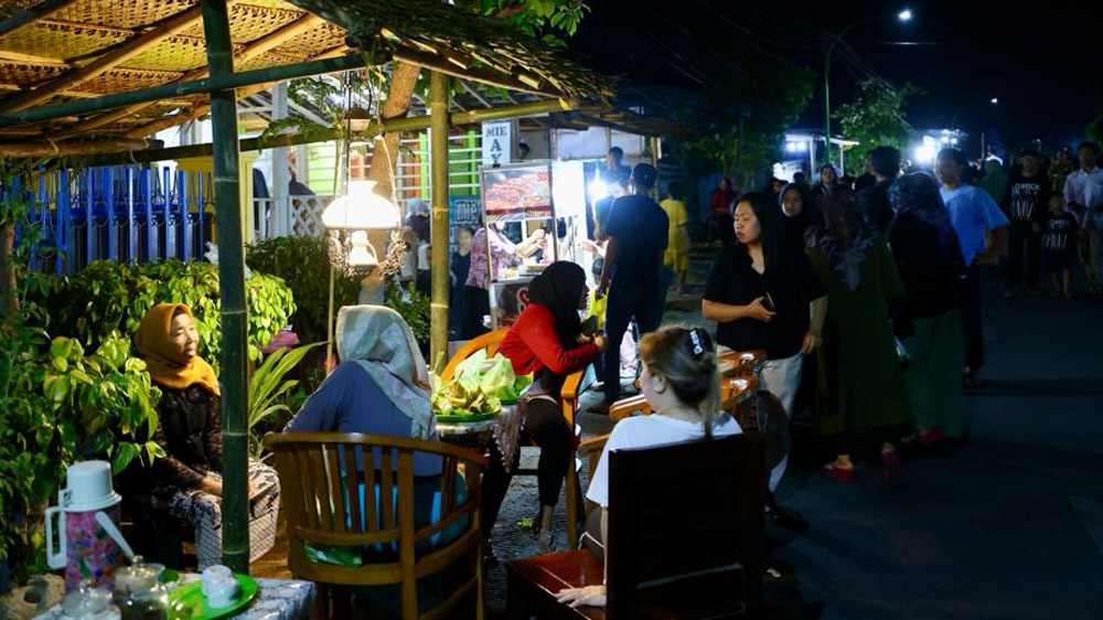Ngopi Sepuluh Ewu kembali digelar di Desa Kemiren, Banyuwangi, Sabtu malam (8/11). Panitia menyiapkan 1 kwintal kopi robusta lokal.