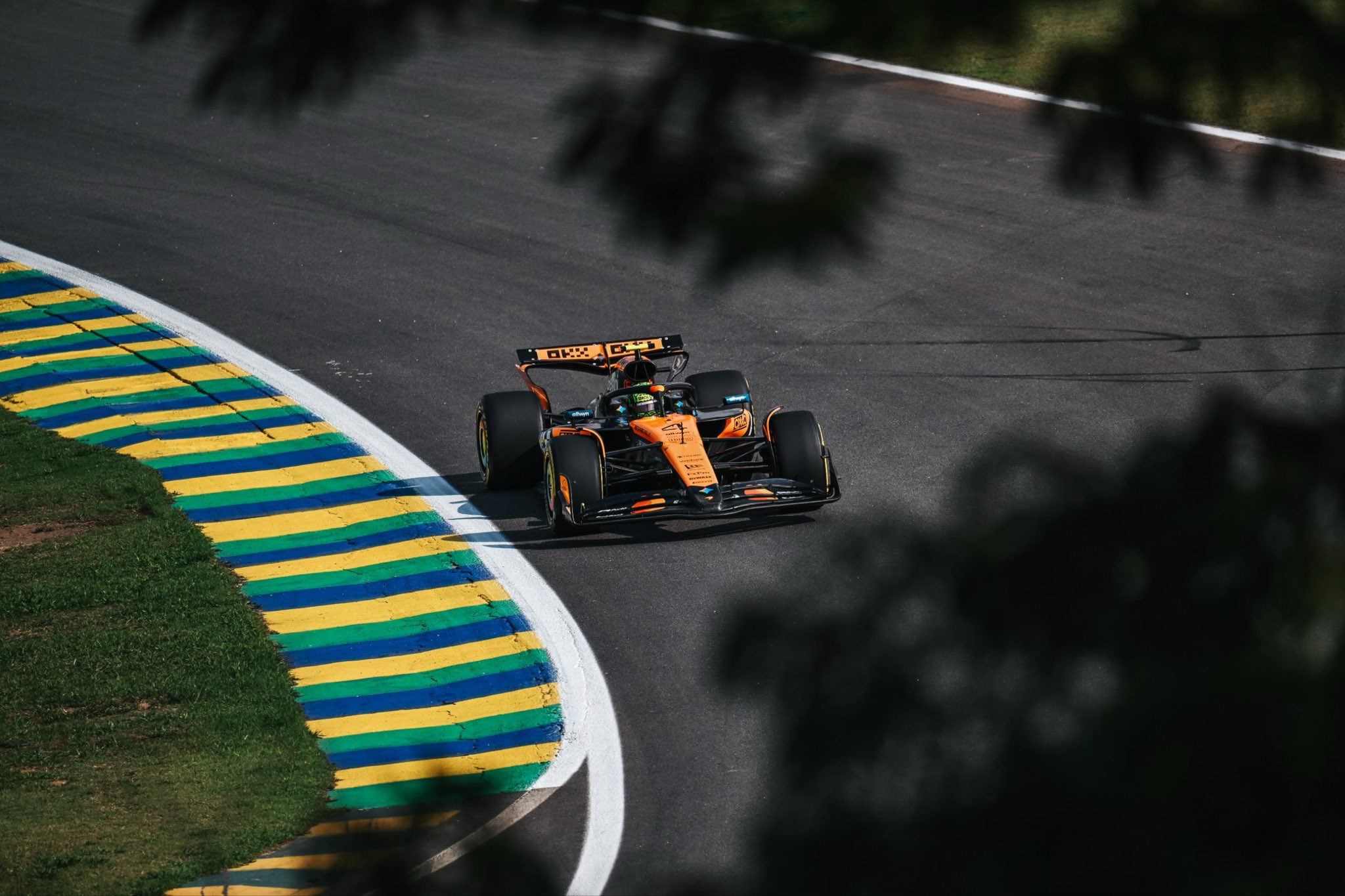 Lando Norris tampil tercepat di latihan F1 GP Sao Paulo 2025.