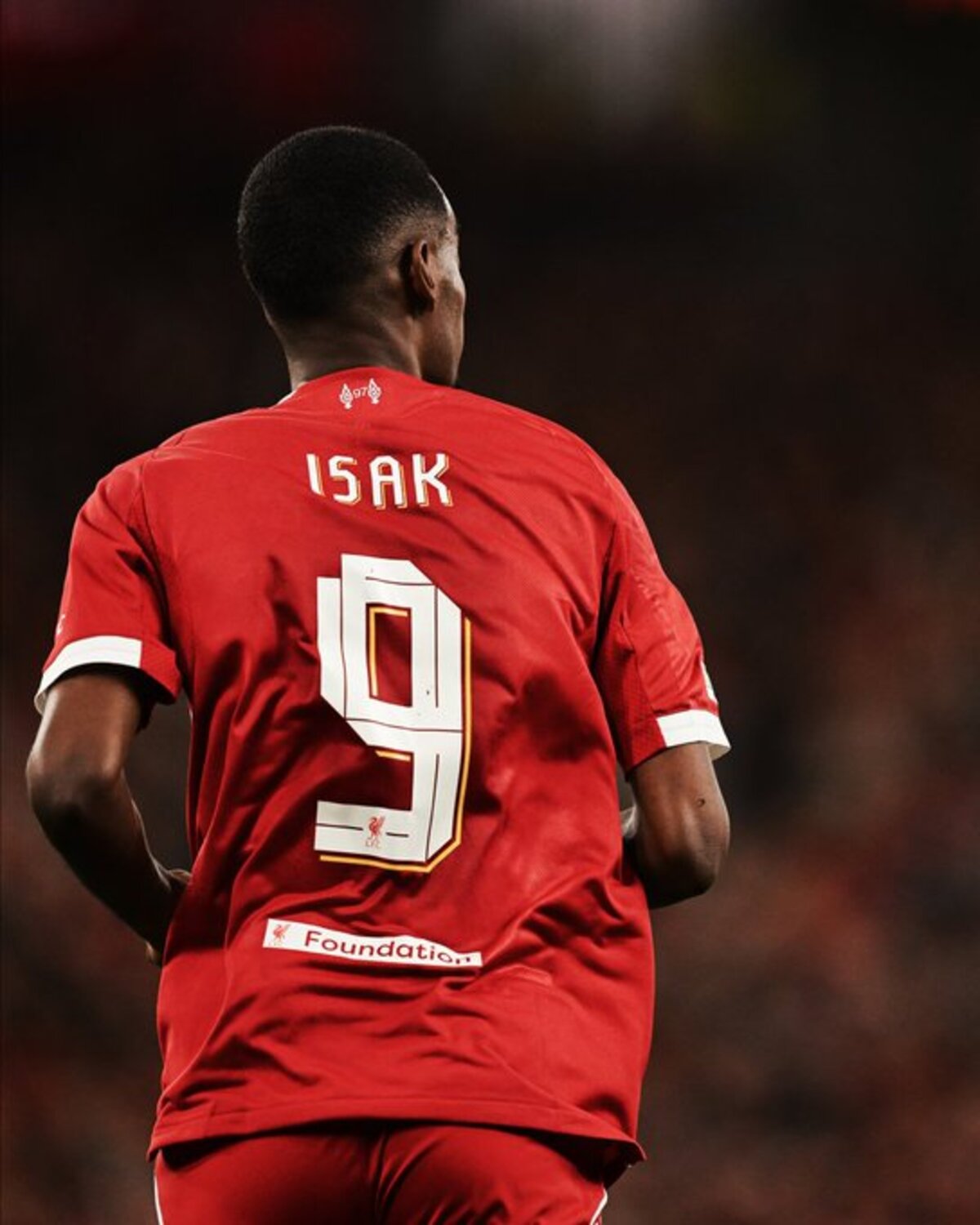 CEDERA: Alexander Isak berpotensi absen saat LIverpool bertandang ke markas Manchester City