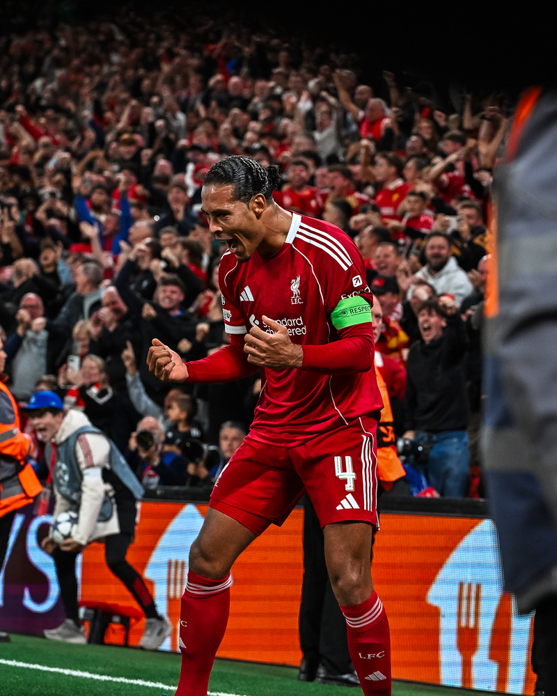TANTANGAN: Virgil van Dijk akan berusaha meredam Erling Haaland saat Liverpool bertandang ke markas Manchester City