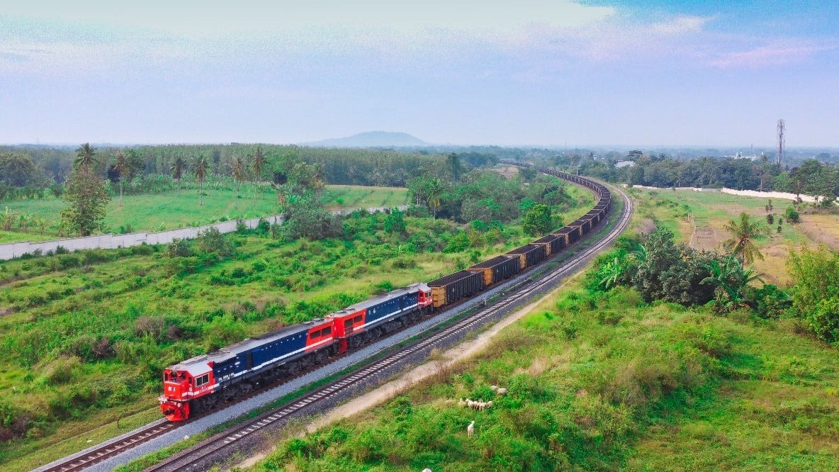 KAI catat kenaikan volume angkutan barang hingga 57,55 juta ton per Oktober 2025.
